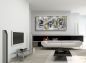 Preview: Modernes Wohnzimmer, helle Wand und helle Möbel. Dekoration großes Gemälde abstrakt im Schattenfugen Rahmen