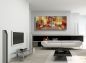 Preview: Modernes Wohnzimmer, helle Wand und helle Möbel. Dekoration großes Gemälde abstrakt im Schattenfugen Rahmen