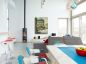Preview: Moderne Wohnung hohe Decke mit Kaminofen, Fussboden Kunstharz. Dekoration Gemälde Stadt