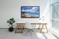 Preview: Modernes Loft mit Industriefenstern. Zur Dekoration hängt ein maritimes Bild mit Schattenfugenrahmen an der Wand