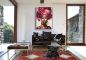 Preview: Stylishes Wohnzimmer. Zur Dekoration hängt ein farbenfrohes Portrait