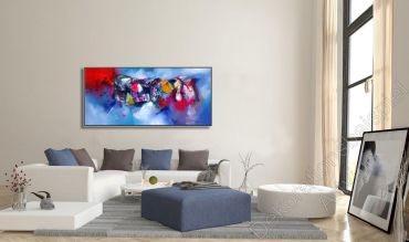 Modernes helles Wohnzimmer mit hellem Sofa. Dekorationsbeispiel Gemälde abstrakte Kunst von Deysi Burga Fuentes