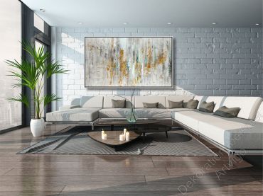 Sitzecke mit vielen warmen Farben. Über dem Sofa hängt ein großes eingerahmtes Bild als Dekoration