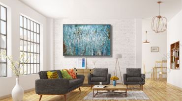 Loftwohnung mit einem abstrakten Bild an einer hellen Wand.