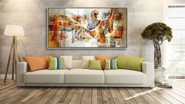 Modernes Wohnzimmer, helle Wand und helle Möbel. Dekoration großes Gemälde abstrakt im Schattenfugen Rahmen