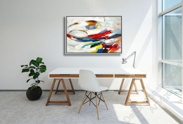 Im Arbeitszimmer hängt ein abstraktes, handgemaltes Leinwandbild