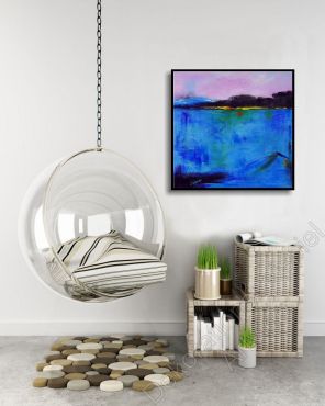 Zimmer mit abstraktem Bild auf Leinwand mit Schattenfugenrahmen