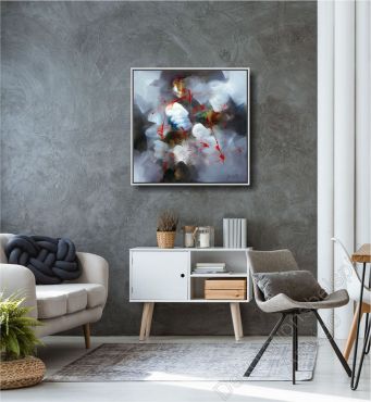 Modernes Wohnzimmer, graue Wand. Als Dekoration ein abstraktes Gemälde im Schattenfugenrahmen