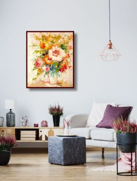 Preview: Heller Wohnraum mit einem Blumenbild über dem Sideboard