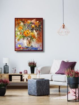 Preview: Heller Wohnraum mit einem Blumenbild über dem Sideboard