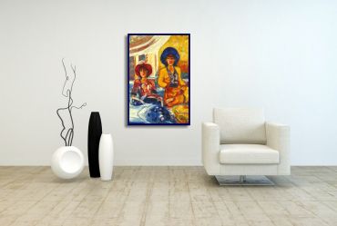 Modernes Loft mit einem Sessel und einigen Vasen. Als Wand Dekoration hängt ein impressionistisches Bild. Zwei Frauen am Bufett