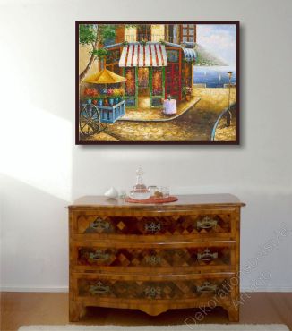 Kommode mit einem warmen, fröhlichen Wandbild mit Cafe im Rahmen