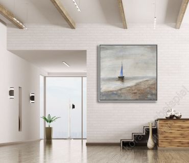 Stylisher Eingangsbereich. Zur Dekoration hängt ein maritimes Bild mit Schattenfugenrahmen über der freistehenden Badewanne
