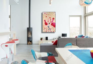 Modernes Wohnzimmer mit Kaminofen. Dekorationsbeispiel Gemälde abstrakte Figuren im Schattenfugenrahmen