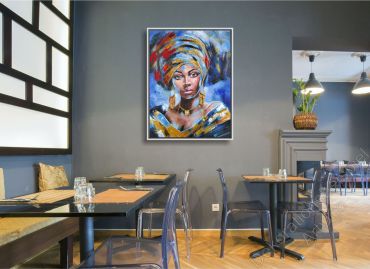 Preview: Restaurant mit einem abstrakten, bunt gemalten Wandbild. Afrikanerin im Bilderrahmen.