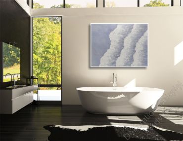 Preview: Badezimmer mit einem hellen Wanne und abstrakten, unaufgeregten Seemotiv in Bilderrahmen