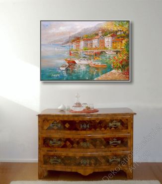 Preview: Stilmöbel Kommode. Zur Dekoration hängt ein Mittelmeer Bild im Rahmen an der Wand