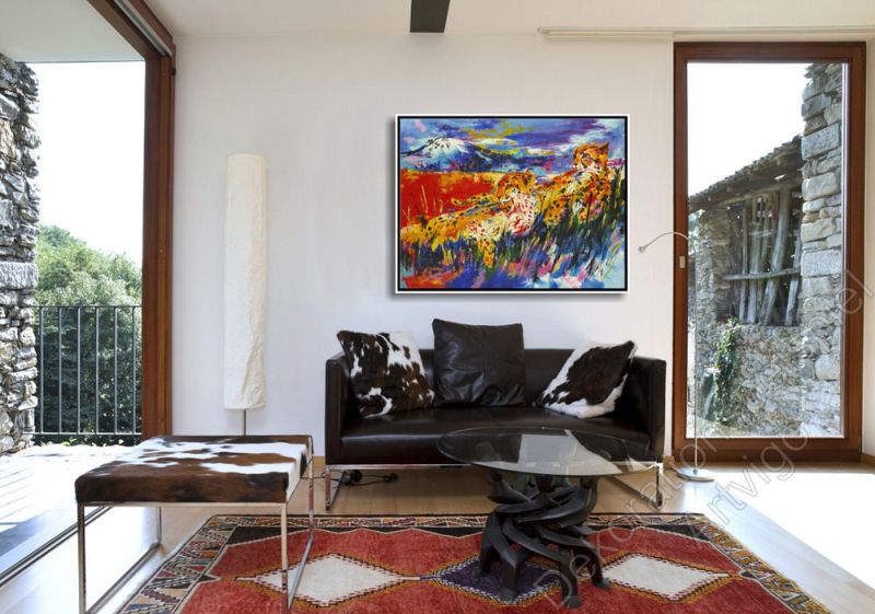 Zimmer mit einem abstrakten, schönen Kunstwerk. Raubtiere im Bilderrahmen