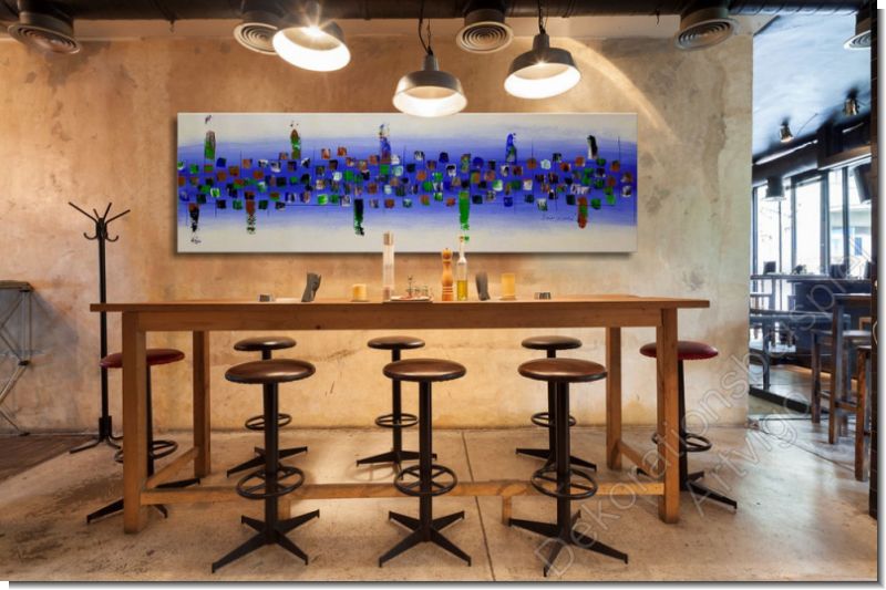 Modernes Restaurant, Parkettfussboden. Dekorationsbeispiel Gemälde abstrakt
