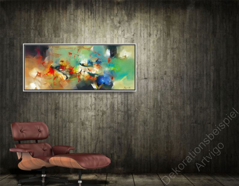 Cooles Loft mit Beton und Lounge Chair. Zur Dekoration hängt ein original Bild mit fluffigen Farben