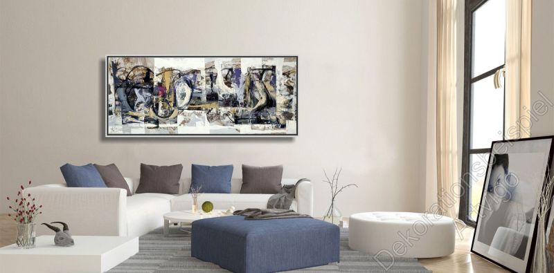 Modernes Wohnzimmer, helle Wand und helle Möbel. Dekoration großes Gemälde abstrakt im Schattenfugen Rahmen