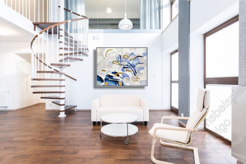 Eingang mit Wendeltreppe An der hellen Wand hängt ein schönes, freundliches Bild mit Schattenfugenrahmen.