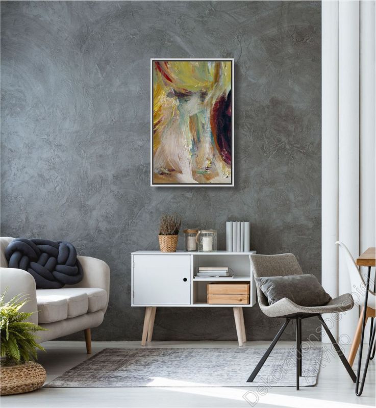 Wohnzimmer mit abstraktem Bild auf Leinwand über dem Sofa