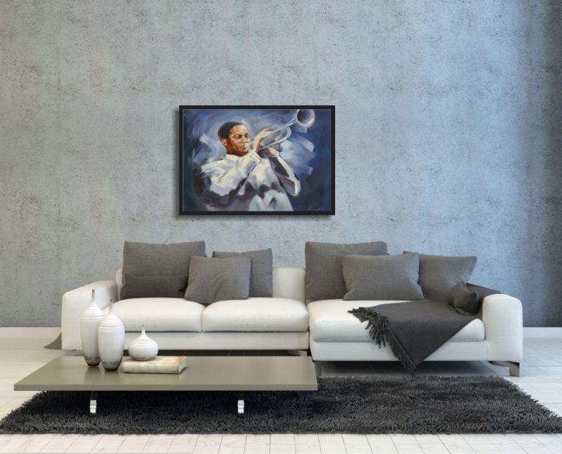Modernes Zimmer mit Sofa. Als Dekoration hängt ein eingerahmtes Bild. Ein Musiker mit Trompete