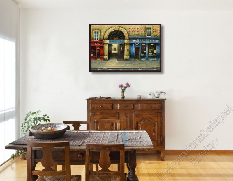 Wohnzimmer mit einem stimmungsvollen Wandbild mit einer Straße im Bilderrahmen an der Wand