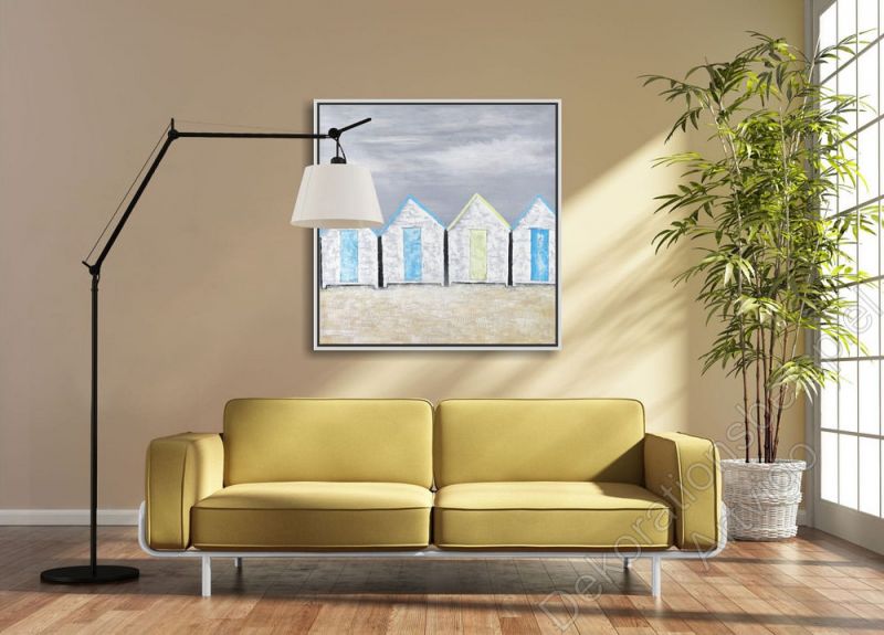 Wohnzimmer. Zur Dekoration ein fröhliches Bild