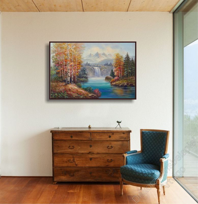 Stilvolles Heim. Zur Dekoration hängt ein original Bild. Landschaft mit kräftigen Farben