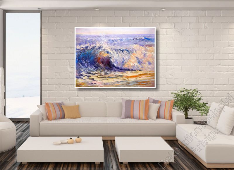 Sitzecke mit Vinylfussboden. Als Dekoration ein Strandgemälde. Meer im Bilderrahmen.