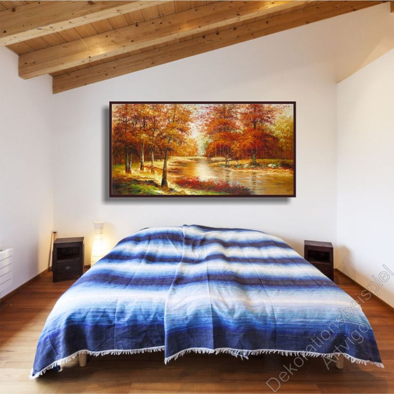 Ferienwohnung Schlafzimmer. An der Wand hängt ein schönes Landschaftsgemälde Wald mit Fluss